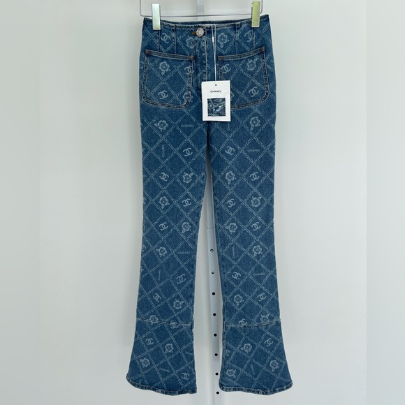 CHANEL 23A RUNWAY CC CAMELLIA BLUE JEANS SIZE FR 36 / US 4 NWTS! - Picture 1 of 17